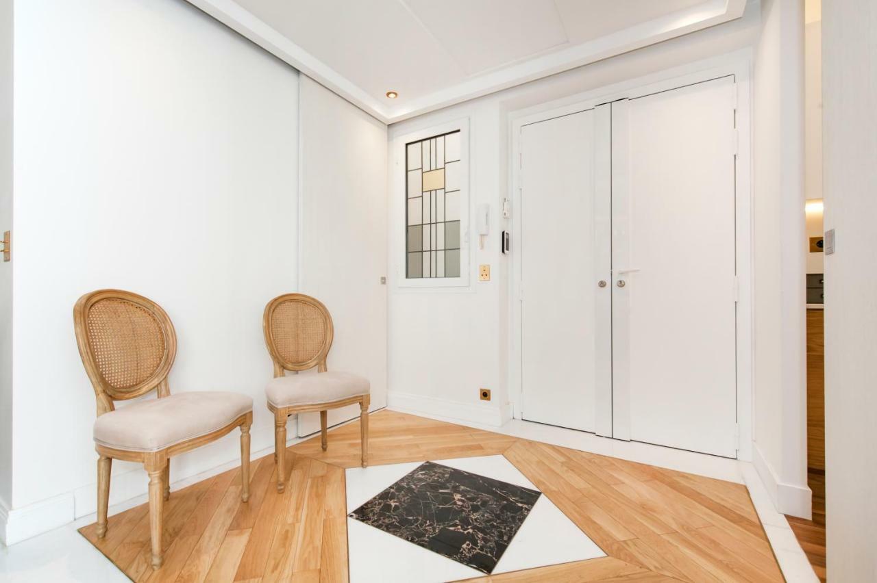 Luxury Montaigne Apartment Paris Luaran gambar