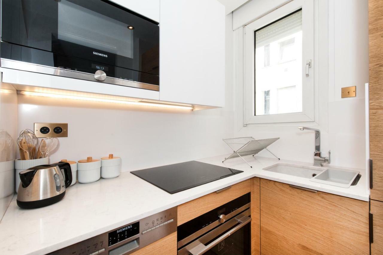 Luxury Montaigne Apartment Paris Luaran gambar